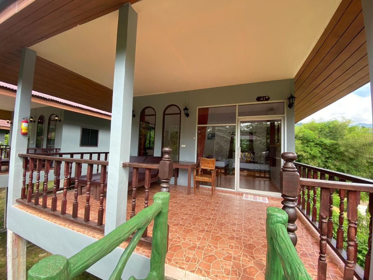 Khao Sok Jungle Huts Resort Khao Sok National Park Exterior photo