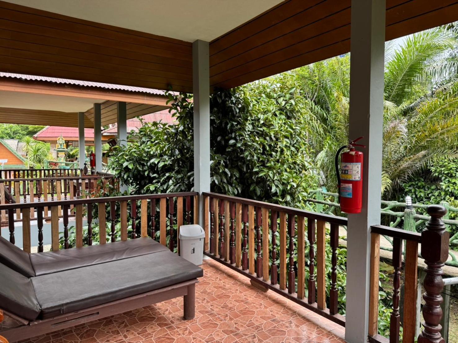 Khao Sok Jungle Huts Resort Khao Sok National Park Exterior photo